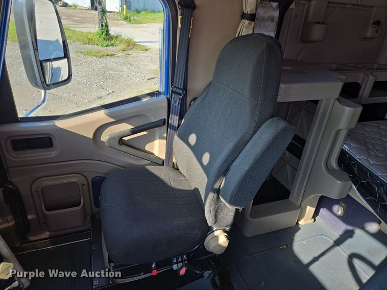 image for item DT5263 2007 International  9900i SFA 6x4 semi truck