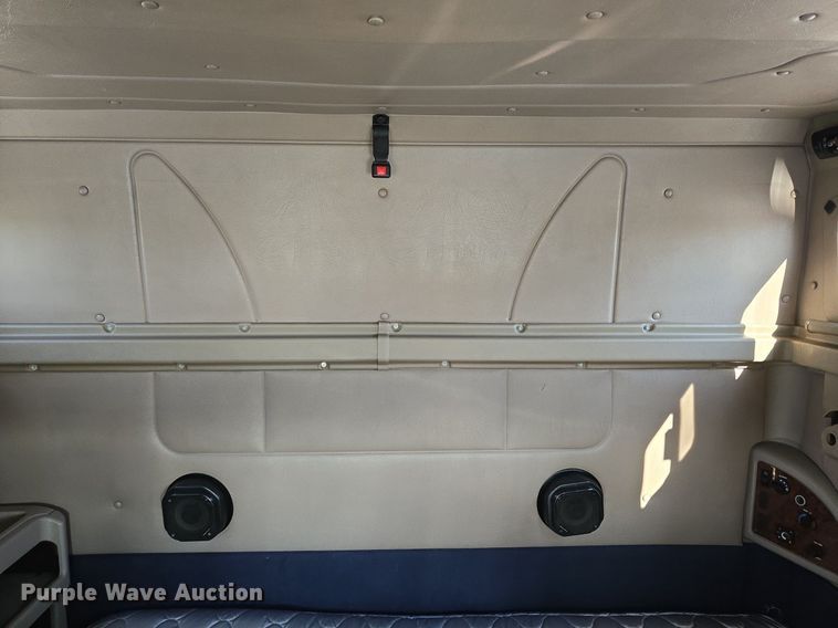 image for item DT5263 2007 International  9900i SFA 6x4 semi truck