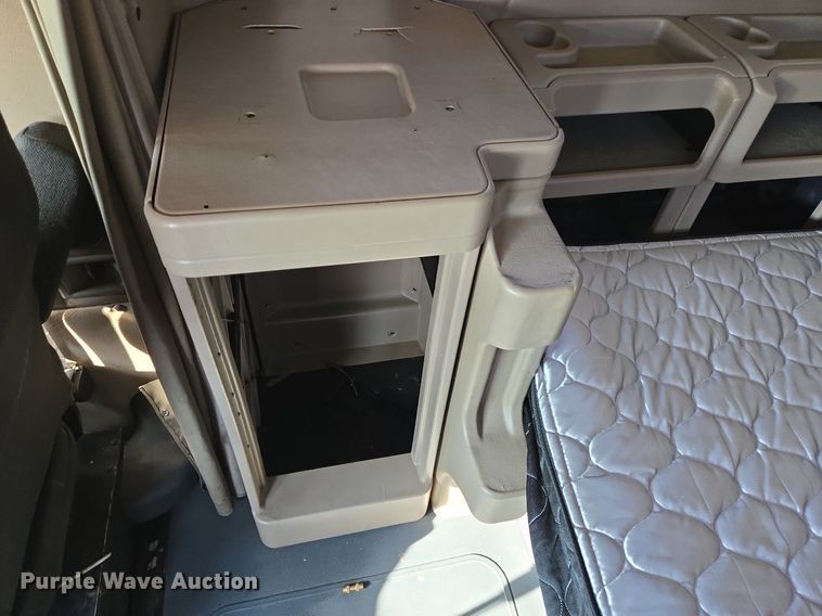 image for item DT5263 2007 International  9900i SFA 6x4 semi truck