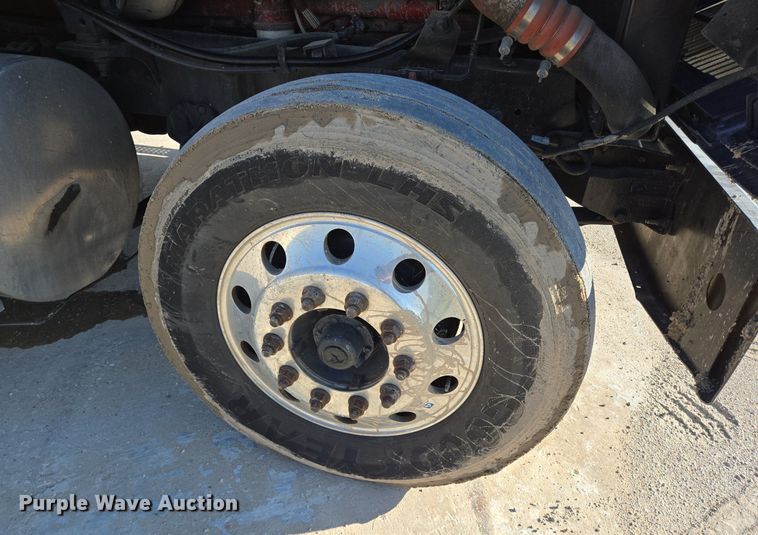 image for item DT5263 2007 International  9900i SFA 6x4 semi truck