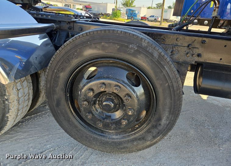 image for item DT5263 2007 International  9900i SFA 6x4 semi truck