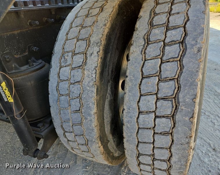 image for item DT5263 2007 International  9900i SFA 6x4 semi truck