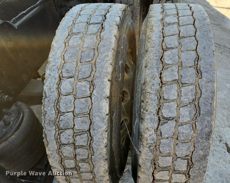 image for item DT5263 2007 International  9900i SFA 6x4 semi truck