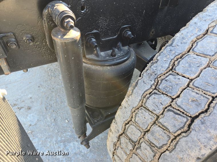 image for item DT5263 2007 International  9900i SFA 6x4 semi truck