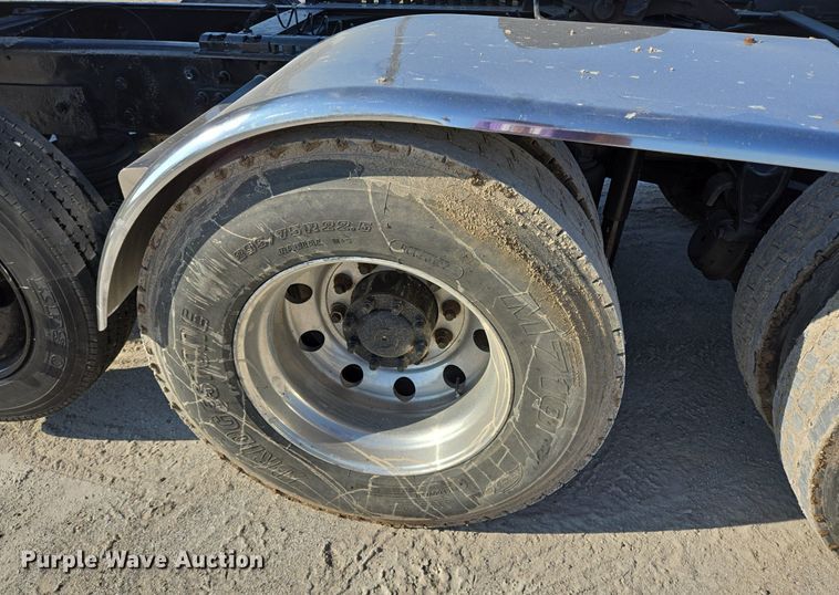 image for item DT5263 2007 International  9900i SFA 6x4 semi truck