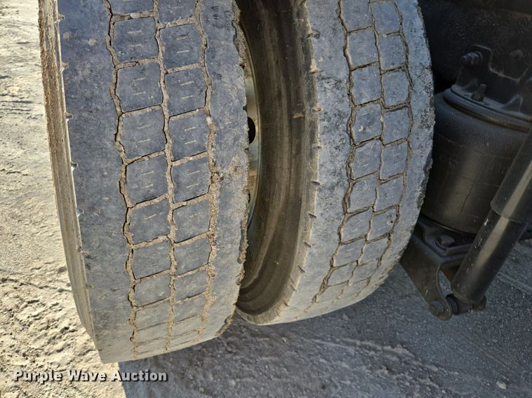 image for item DT5263 2007 International  9900i SFA 6x4 semi truck