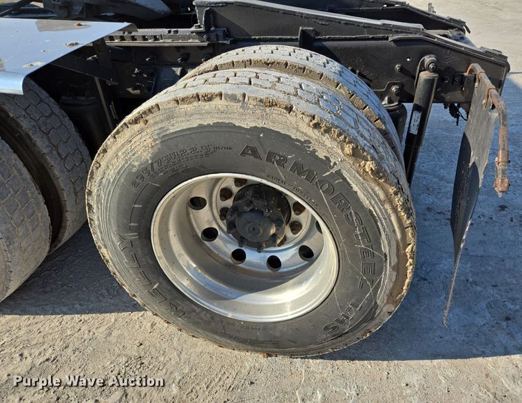 image for item DT5263 2007 International  9900i SFA 6x4 semi truck