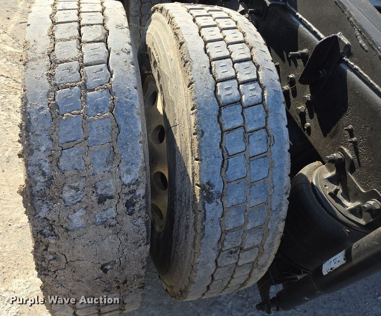 image for item DT5263 2007 International  9900i SFA 6x4 semi truck