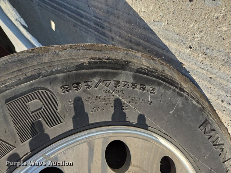 image for item DT5263 2007 International  9900i SFA 6x4 semi truck