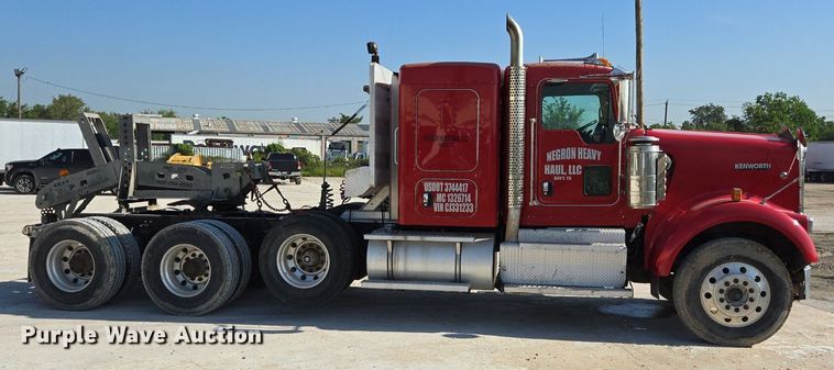 image for item DT5264 2012 Kenworth W900 semi truck