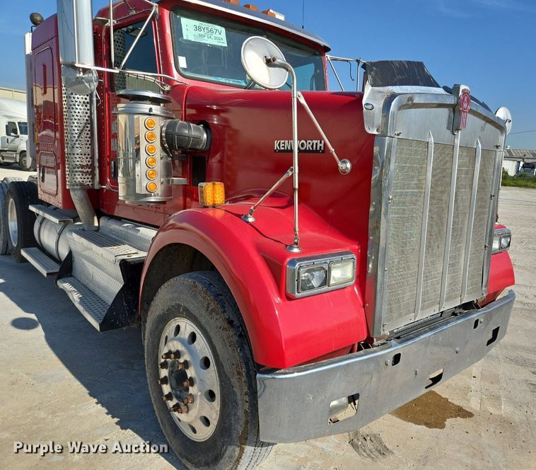 image for item DT5264 2012 Kenworth W900 semi truck
