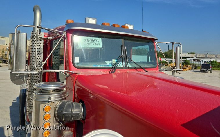 image for item DT5264 2012 Kenworth W900 semi truck