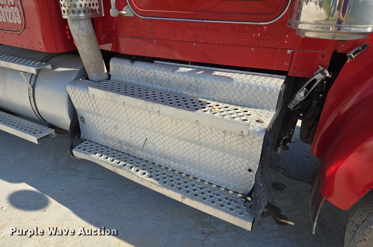 image for item DT5264 2012 Kenworth W900 semi truck