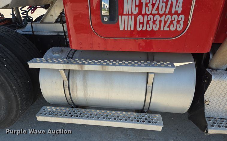 image for item DT5264 2012 Kenworth W900 semi truck