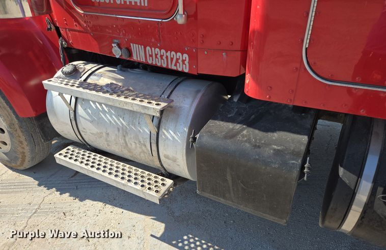 image for item DT5264 2012 Kenworth W900 semi truck