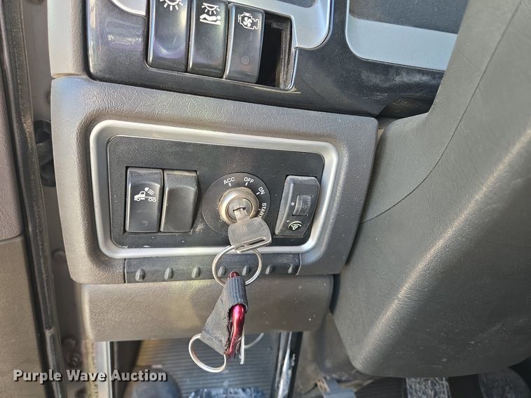 image for item DT5264 2012 Kenworth W900 semi truck