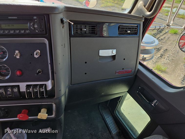 image for item DT5264 2012 Kenworth W900 semi truck