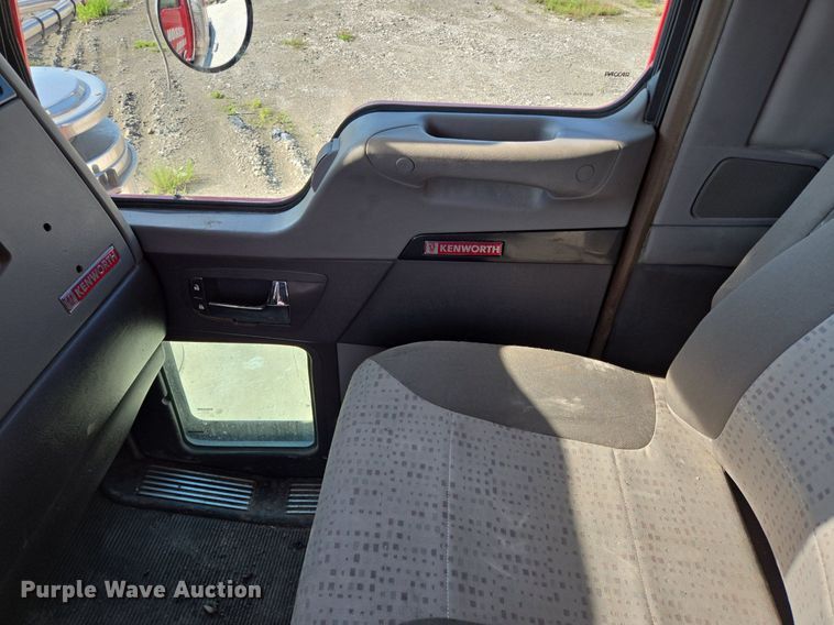 image for item DT5264 2012 Kenworth W900 semi truck