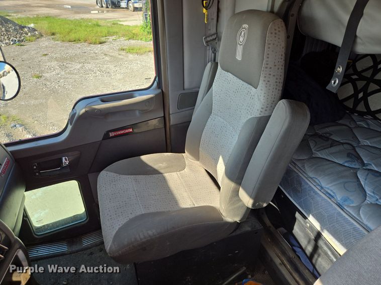 image for item DT5264 2012 Kenworth W900 semi truck