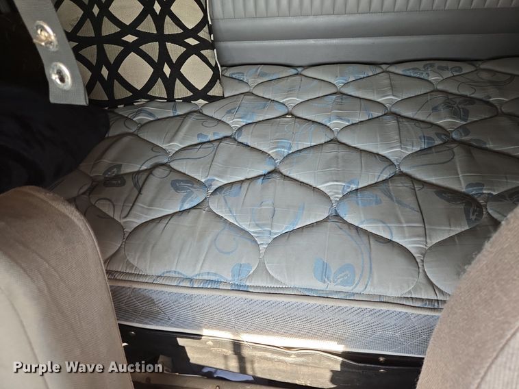 image for item DT5264 2012 Kenworth W900 semi truck