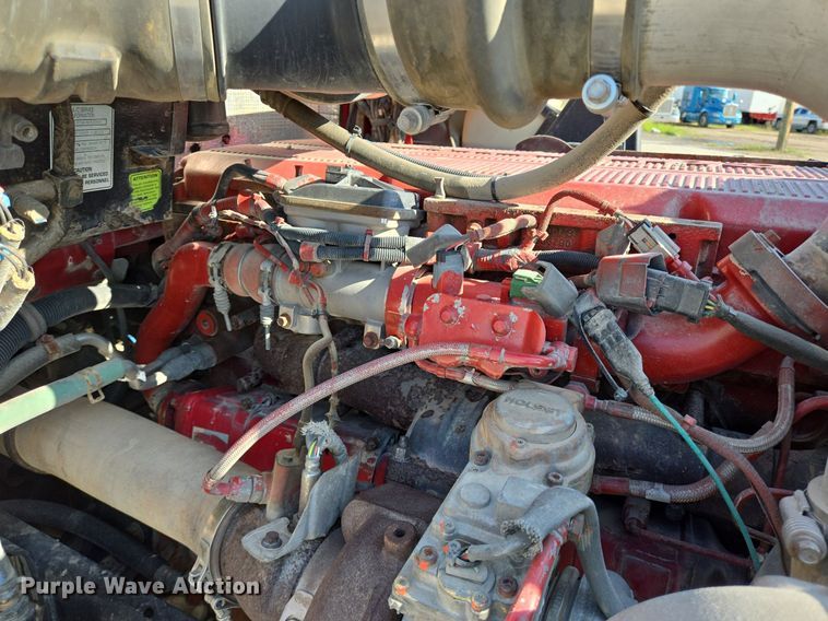 image for item DT5264 2012 Kenworth W900 semi truck