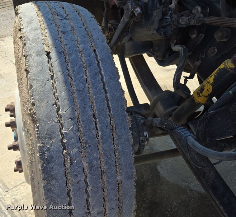 image for item DT5264 2012 Kenworth W900 semi truck