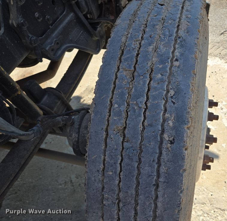 image for item DT5264 2012 Kenworth W900 semi truck