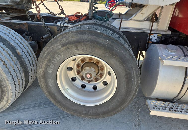 image for item DT5264 2012 Kenworth W900 semi truck