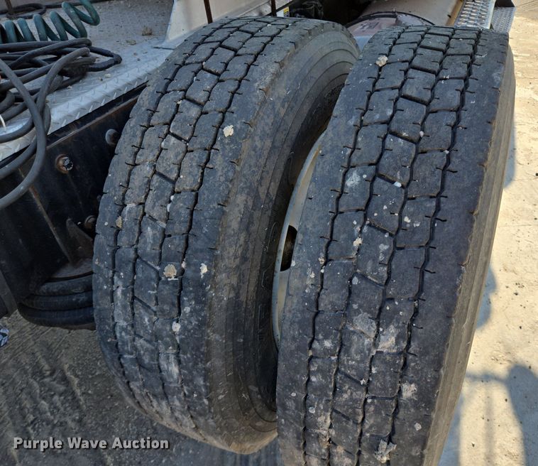 image for item DT5264 2012 Kenworth W900 semi truck