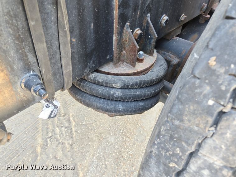 image for item DT5264 2012 Kenworth W900 semi truck