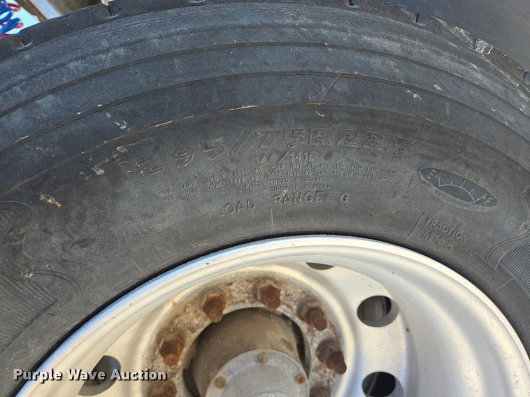 image for item DT5264 2012 Kenworth W900 semi truck