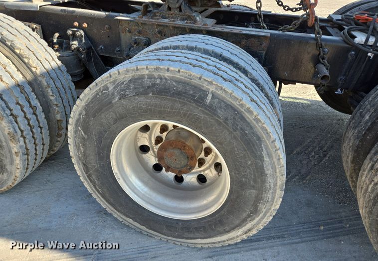 image for item DT5264 2012 Kenworth W900 semi truck