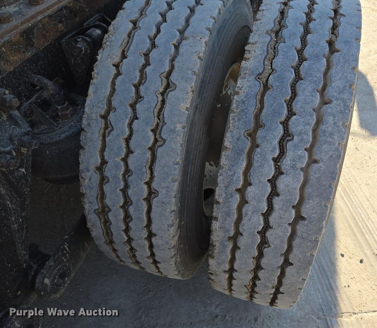 image for item DT5264 2012 Kenworth W900 semi truck