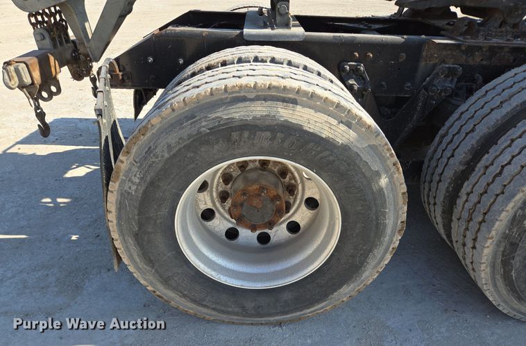 image for item DT5264 2012 Kenworth W900 semi truck