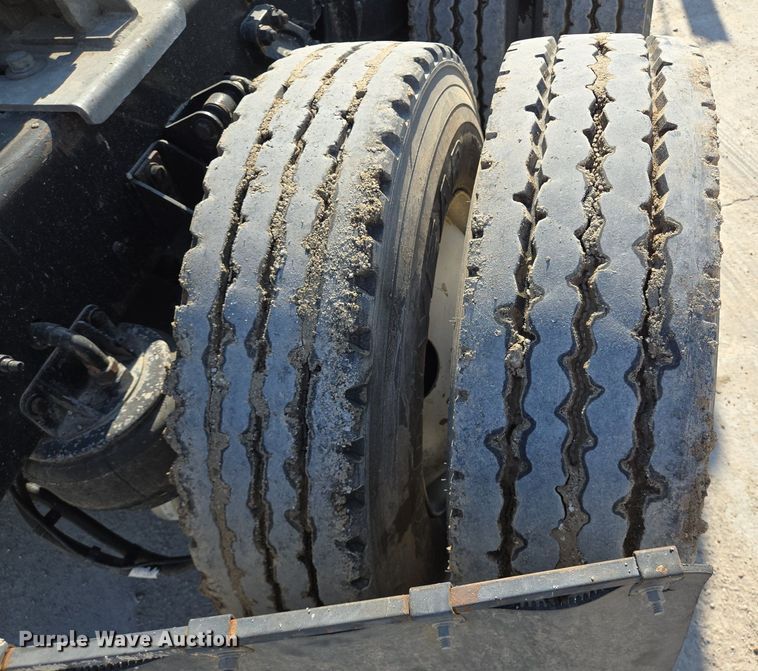 image for item DT5264 2012 Kenworth W900 semi truck