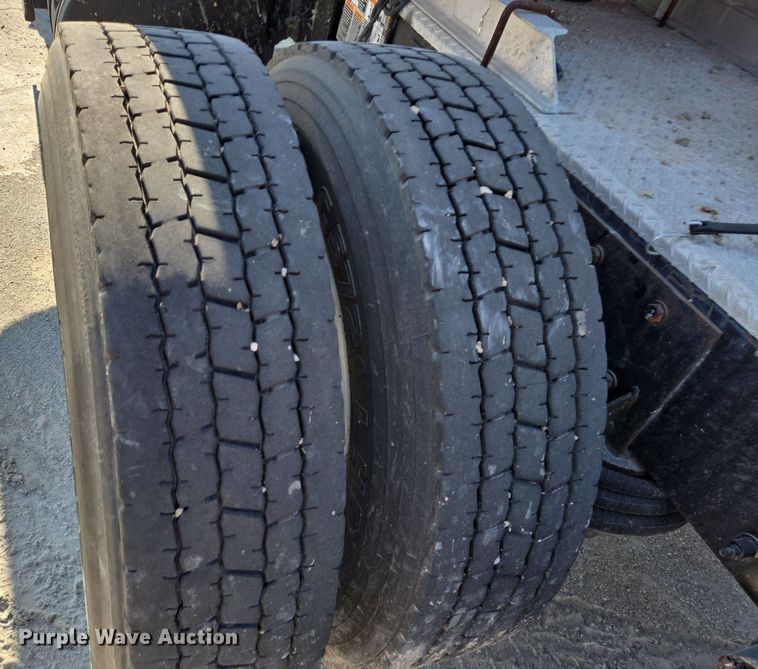 image for item DT5264 2012 Kenworth W900 semi truck