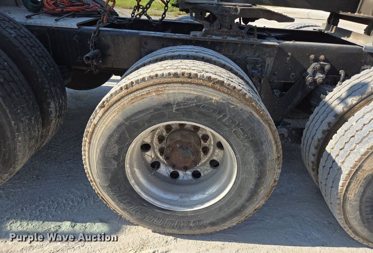 image for item DT5264 2012 Kenworth W900 semi truck