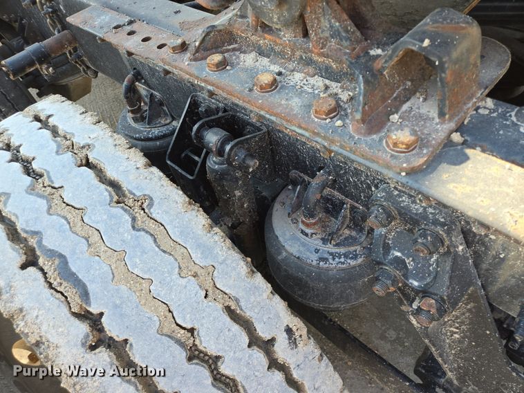 image for item DT5264 2012 Kenworth W900 semi truck