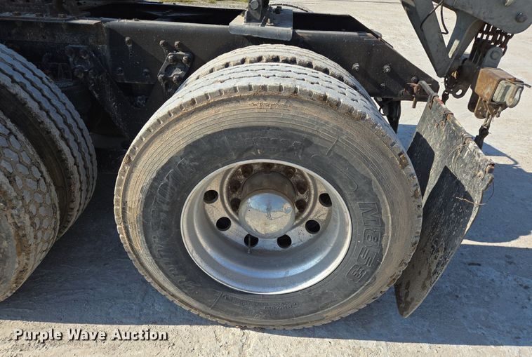 image for item DT5264 2012 Kenworth W900 semi truck