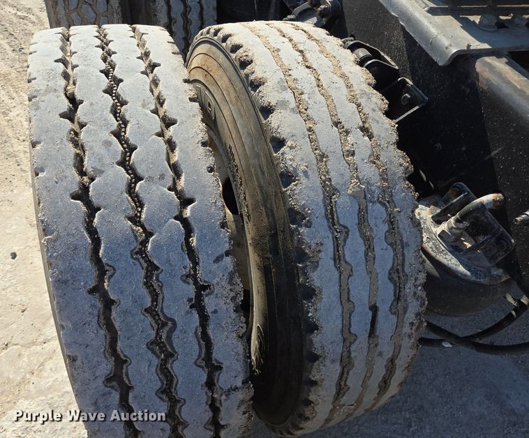 image for item DT5264 2012 Kenworth W900 semi truck