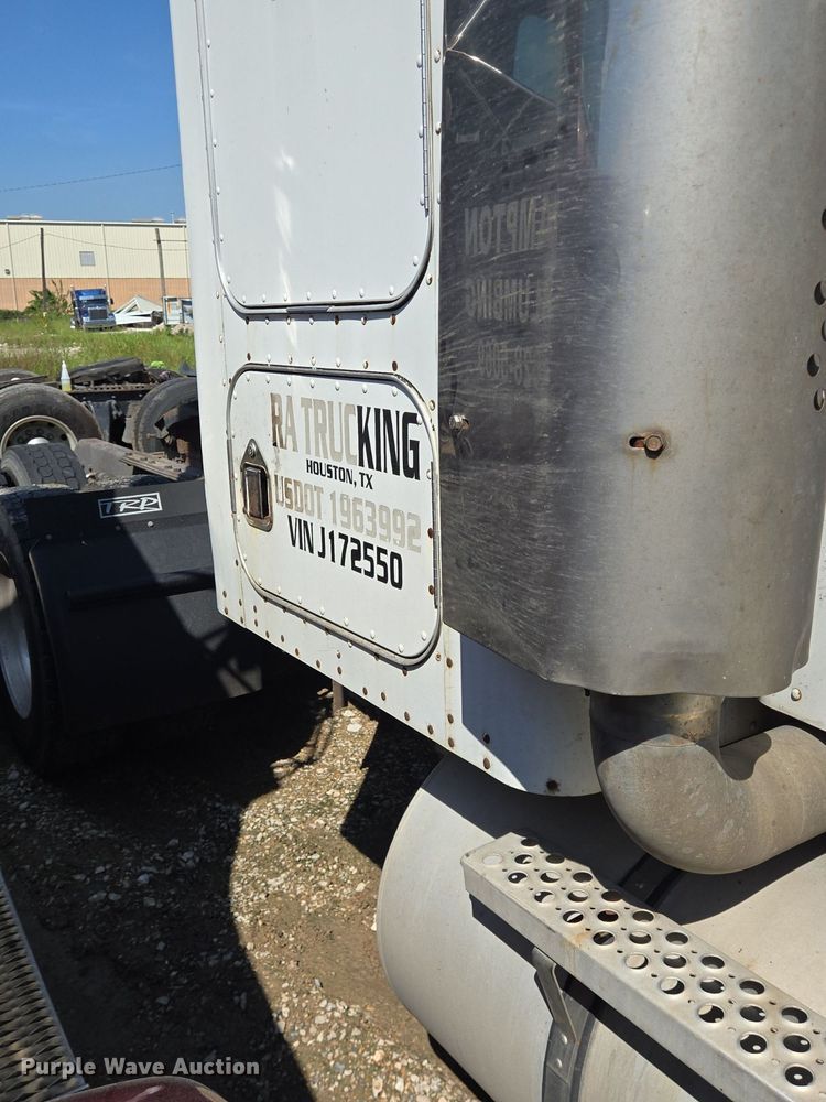 image for item DT5266 2007 Kenworth T800 semi truck