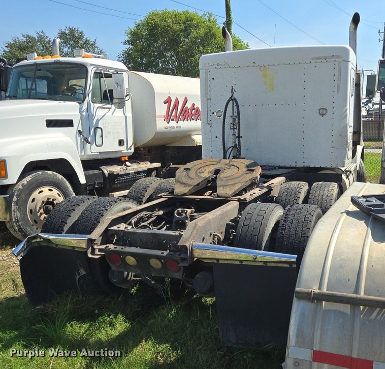 image for item DT5266 2007 Kenworth T800 semi truck