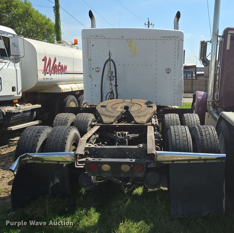 image for item DT5266 2007 Kenworth T800 semi truck