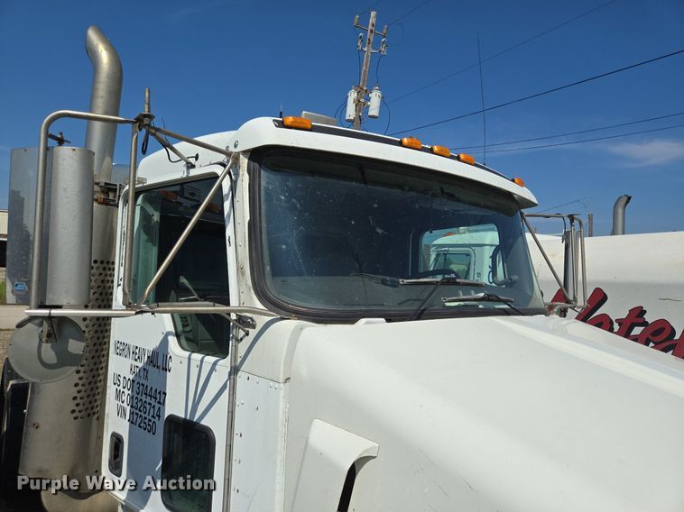 image for item DT5266 2007 Kenworth T800 semi truck