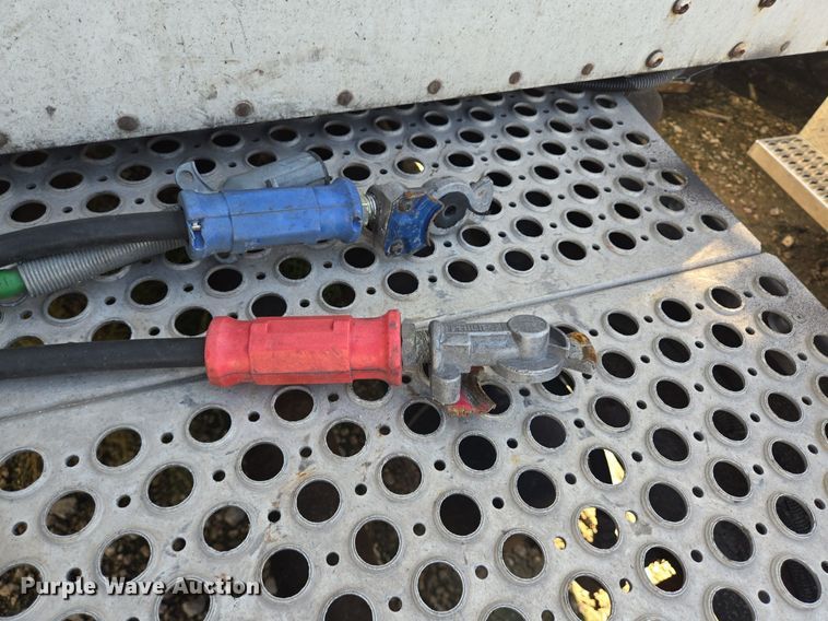 image for item DT5266 2007 Kenworth T800 semi truck