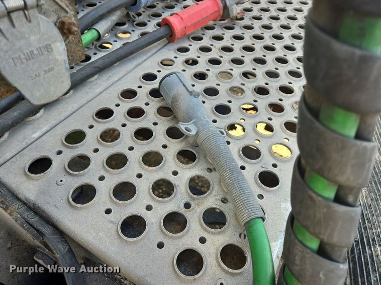 image for item DT5266 2007 Kenworth T800 semi truck