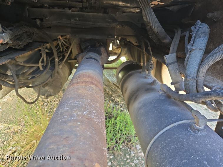 image for item DT5266 2007 Kenworth T800 semi truck