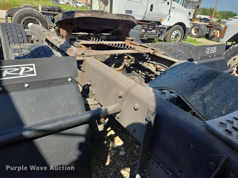 image for item DT5266 2007 Kenworth T800 semi truck