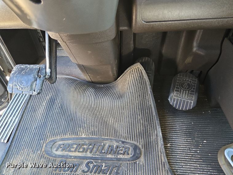 image for item DT5266 2007 Kenworth T800 semi truck