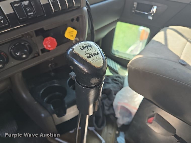 image for item DT5266 2007 Kenworth T800 semi truck